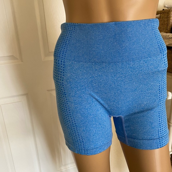 Seamless high waist gym shorts, new no tags - Picture 6 of 6